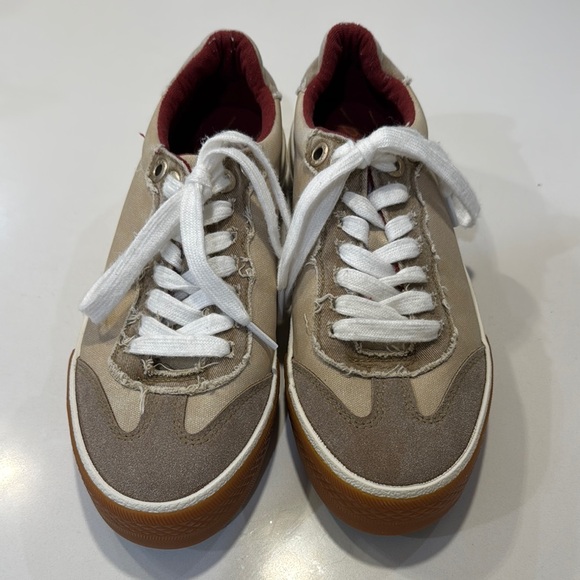 Stylish Beige and White Sneakers - Picture 2 of 4